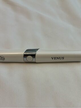 VENUS Evenskyn eyelid anti-aging device